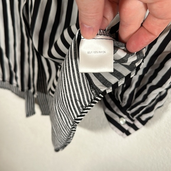 Jane & Delancey Multi Stripe Mother of Pearl Button Back Top Size 1X - Picture 4 of 8